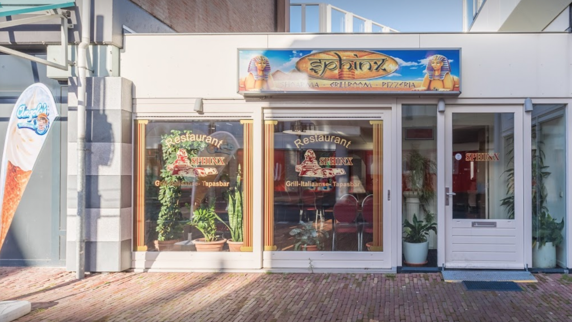Promenade Sphinx Restaurant